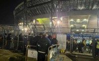 Maxi rissa davanti lo stadio Maradona: botte da orbi. Residenti terrorizzati