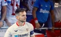 Un napoletano tra i tifosi del Siviglia: Guardate dove sono, tutto gratis!
