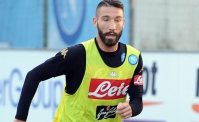 Partitina a pressione a Dimaro, Tonelli finisce a terra: bel gesto di Gaetano. Botta per Younes