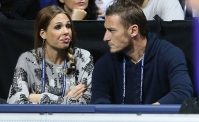 FOTO - Attacco a Ilary sui social: Sei diventata un mostro. Totti la difende: Povero demente