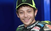 Rossi, che festa nei box! Parte il coro: Sai perch� mi batte il corazon? Ho visto Valentino (VIDEO)