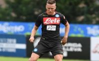 VIDEO - Napoli, due ragazzi sul motorino trascinano un trolley: il commento di Lady Zielinski