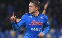 Zielinski si accascia al suolo dopo il gol di Raspadori, brividi all'Allianz (VIDEO)