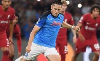 Napoli-Liverpool, il rigore di Zielinski visto dalla Curva. Il Maradona � una bolgia (VIDEO)