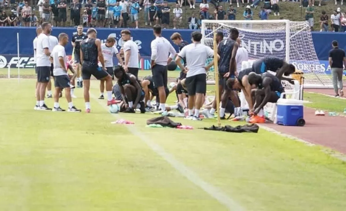 Tensione a Dimaro: Napoli senza sei titolari per il ritiro Tensione a Dimaro: Napoli senza sei titolari per il ritiro