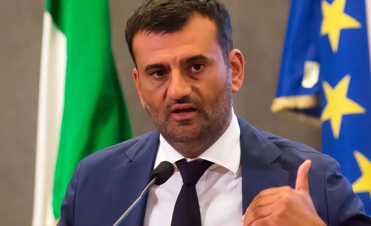 Decaro lancia l’appello: “De Laurentiis vendi il Bari e chiudi questa agonia”
