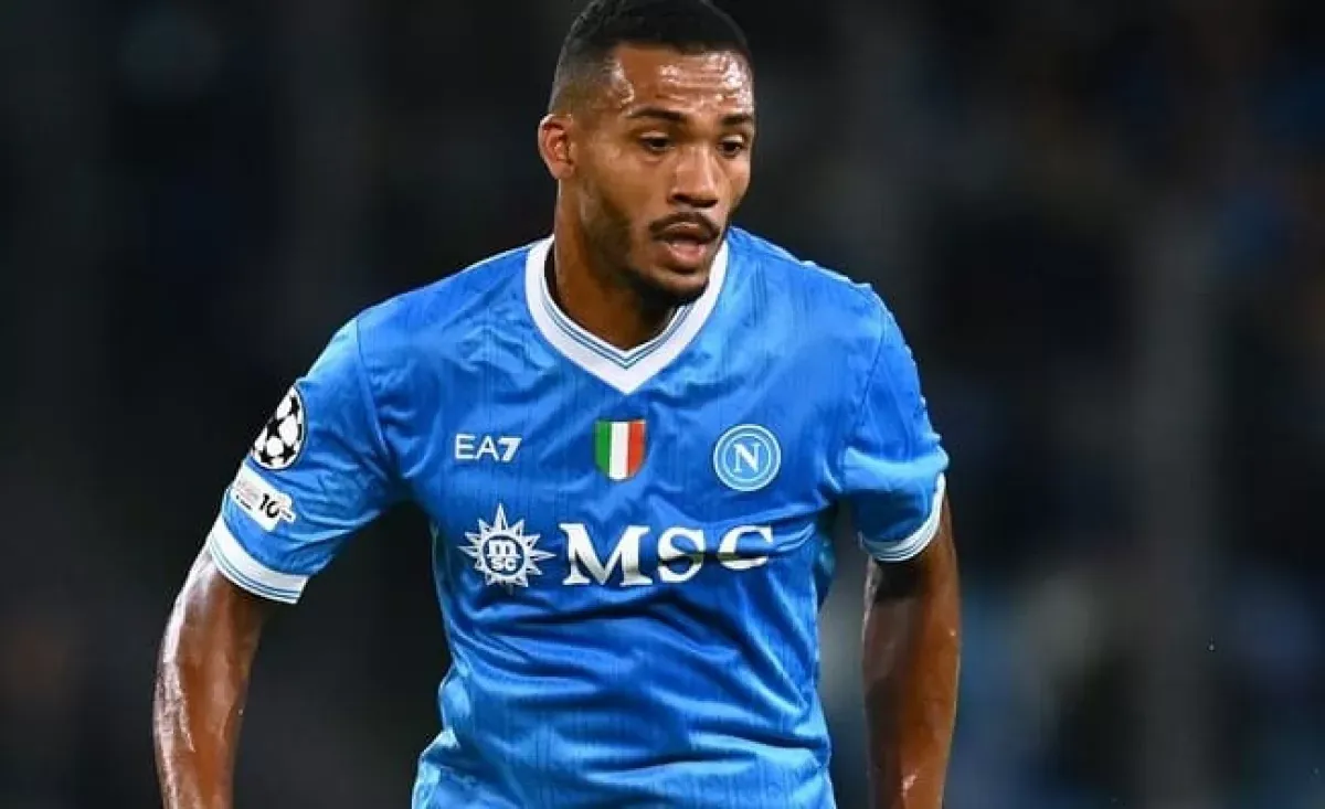 Mercato Napoli: possibili addii in vista e tifosi divisi Mercato Napoli: possibili addii in vista e tifosi divisi