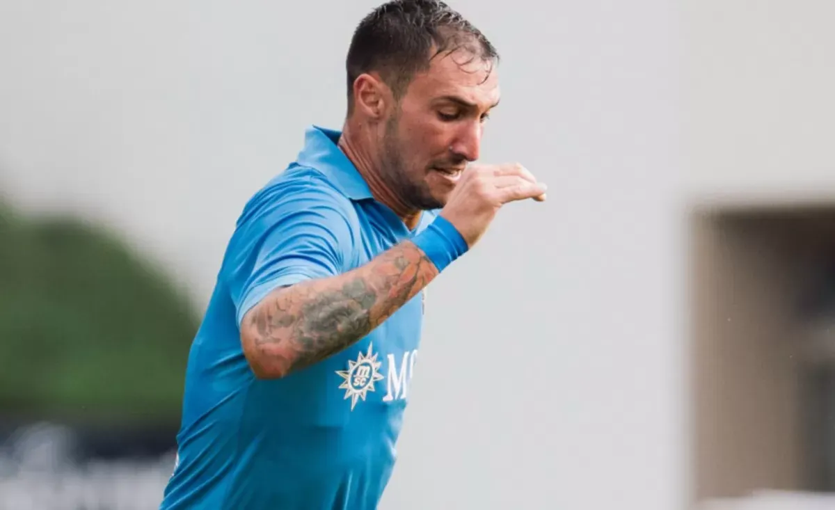 Napoli-Carrarese, social scatenati: "Tutti appesantiti, anche Edo De Laurentiis. Politano sembra un ex"