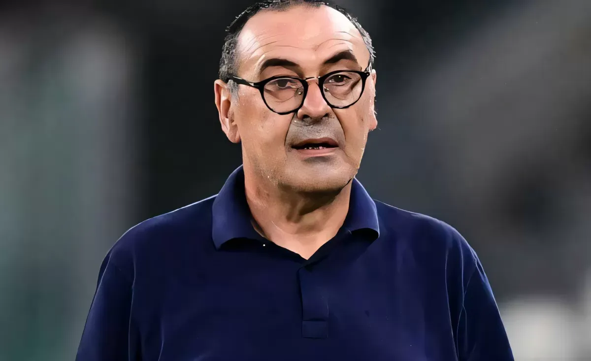 Sarri apre al futuro: “Discuterò con la Lazio, ma non sono soddisfatto della situazione” Sarri apre al futuro: “Discuterò con la Lazio, ma non sono soddisfatto della situazione”