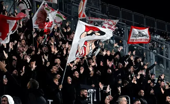 Bari in C, scoppia la contestazione: De Laurentiis subito via! Questa città ti detesta