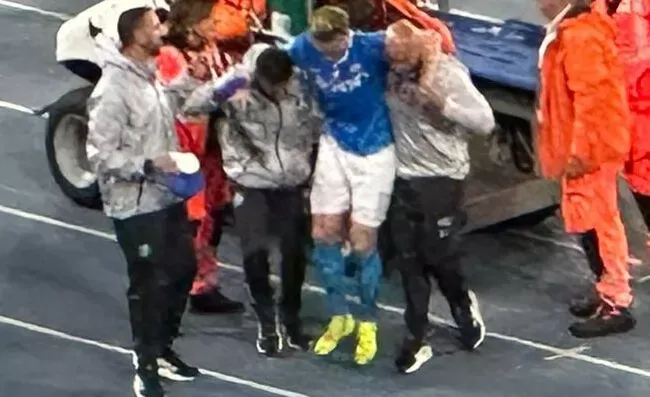 Akanji raggiunge De Bruyne a fine gara: Che è successo?. Il belga è sconsolato
