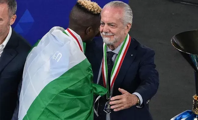 Futuro Osimhen, ci sono due ipotesi. De Laurentiis non permetterà di perderlo a zero