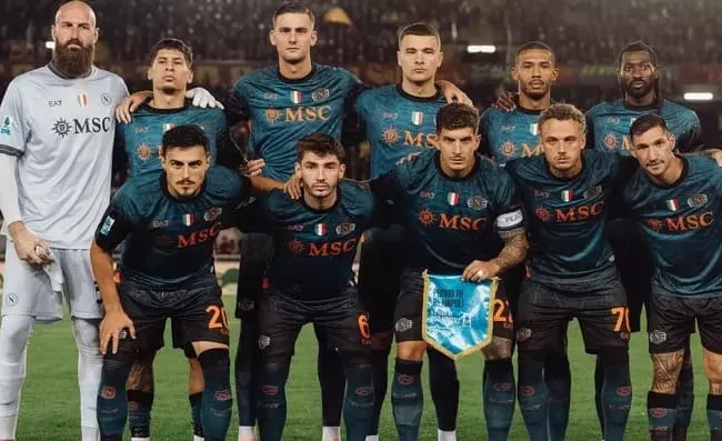 Napoli penalizzato due volte con il Lecce. Noa Lang poco tutelato