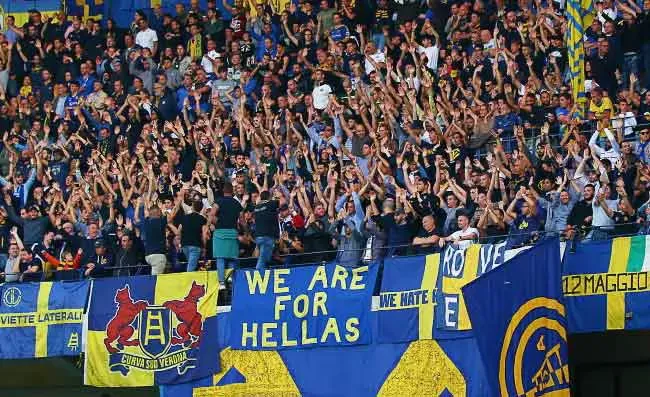 Forza Napoli, ragazzo di colore provoca tifosi del Verona: insulti e bestemmie